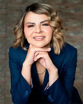 Img-Dra_Jasmin_Blanco-Nosotros-1-267x334